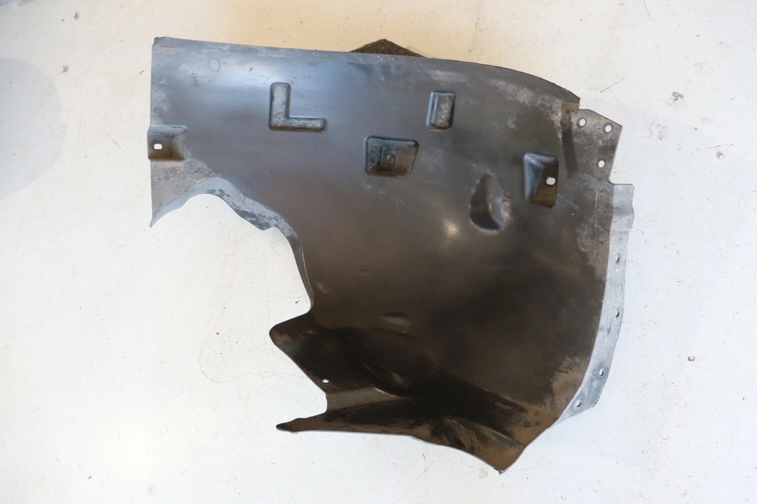 Mercedes‑Benz ML/GLE (W166) Left Front Wheel Arch Liner – OEM A1668841122