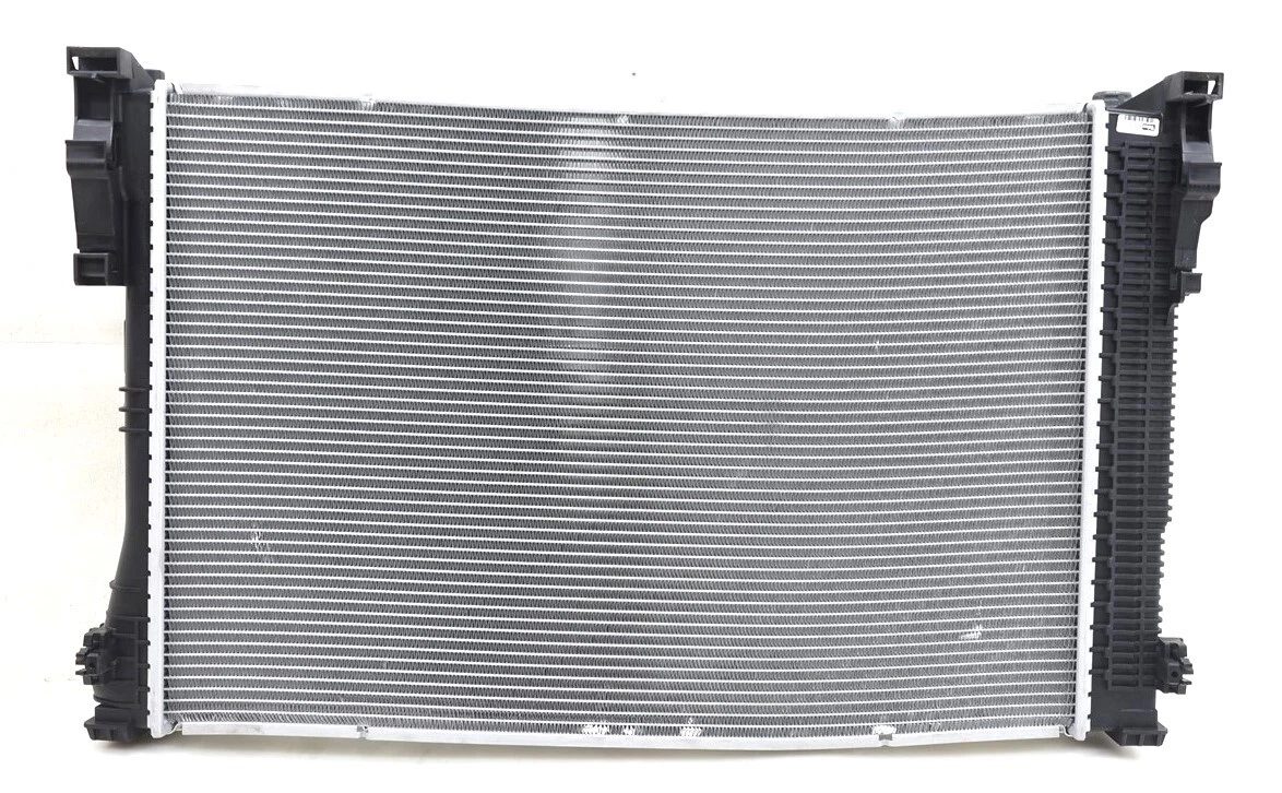 Mercedes-Benz Radiator – A2045003603 – W204 C-Class (2007–2018) Mercedes-Benz Radiator – A2045003603 – W204 C-Class (2007–2018)
