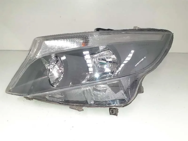 Mercedes‑Benz W447 Left Halogen Headlight – A4478200261 Mercedes‑Benz W447 Left Halogen Headlight – A4478200261