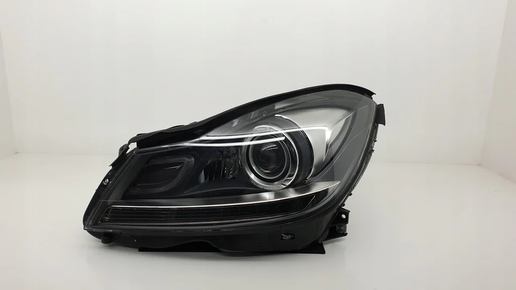 Mercedes-Benz C-Class Left Headlamp (Xenon, DRL, Projector Type) – A2048203539 – W204 Facelift 2011–2014