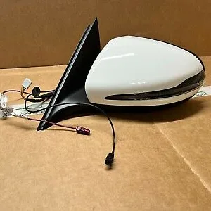 Mercedes-Benz Side Mirror with Blind Spot & Camera – A2058103516 – W205 C-Class (2014–2018, Pre-Facelift) Left Side w205 side mirrors